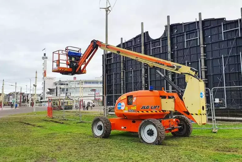 3 Great Domestic Uses for a Cherry Picker