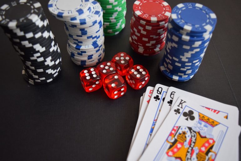 How Can You Design Your Perfect Online Gambling Station?