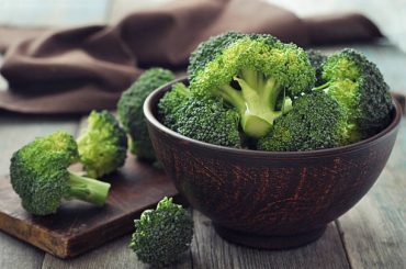 How To Sow Broccoli Indoors / Outdoors