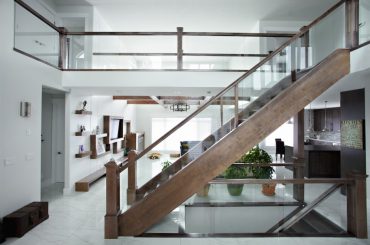 Why Glass Railing is a Popular Choice for Modern Houses