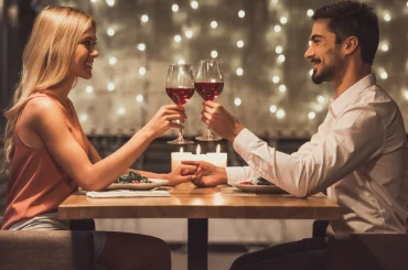 What to Do on a First Date with a Girl? — Tips from Experts