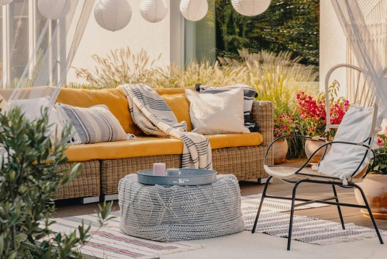 Is it safe to buy outdoor garden furniture during covid 19?