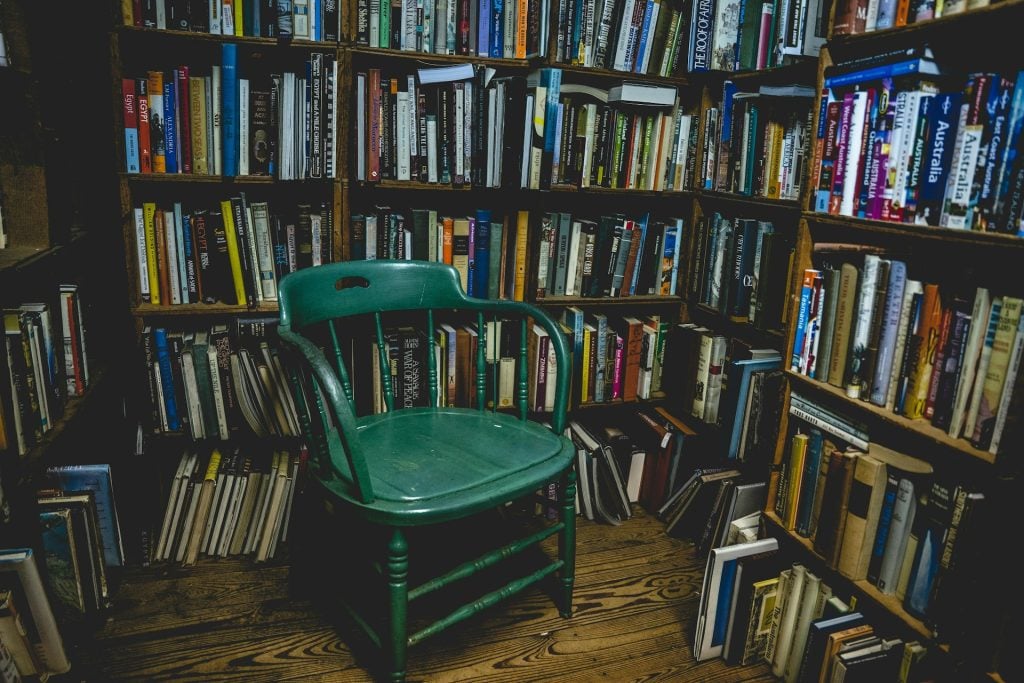 What Makes a Comfortable Reading Chair for the Avid Reader?