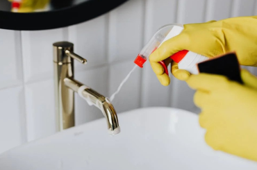Easy Green Cleaning Tips for Sparkling Taps, Showers, and Bathroom Accessories