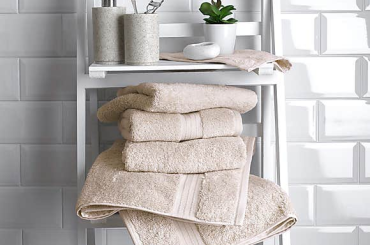 Discover Wholesale towels from reputable companies for cheap towels in the UK. Here are the three reliable suppliers for affordable and high-quality towels.