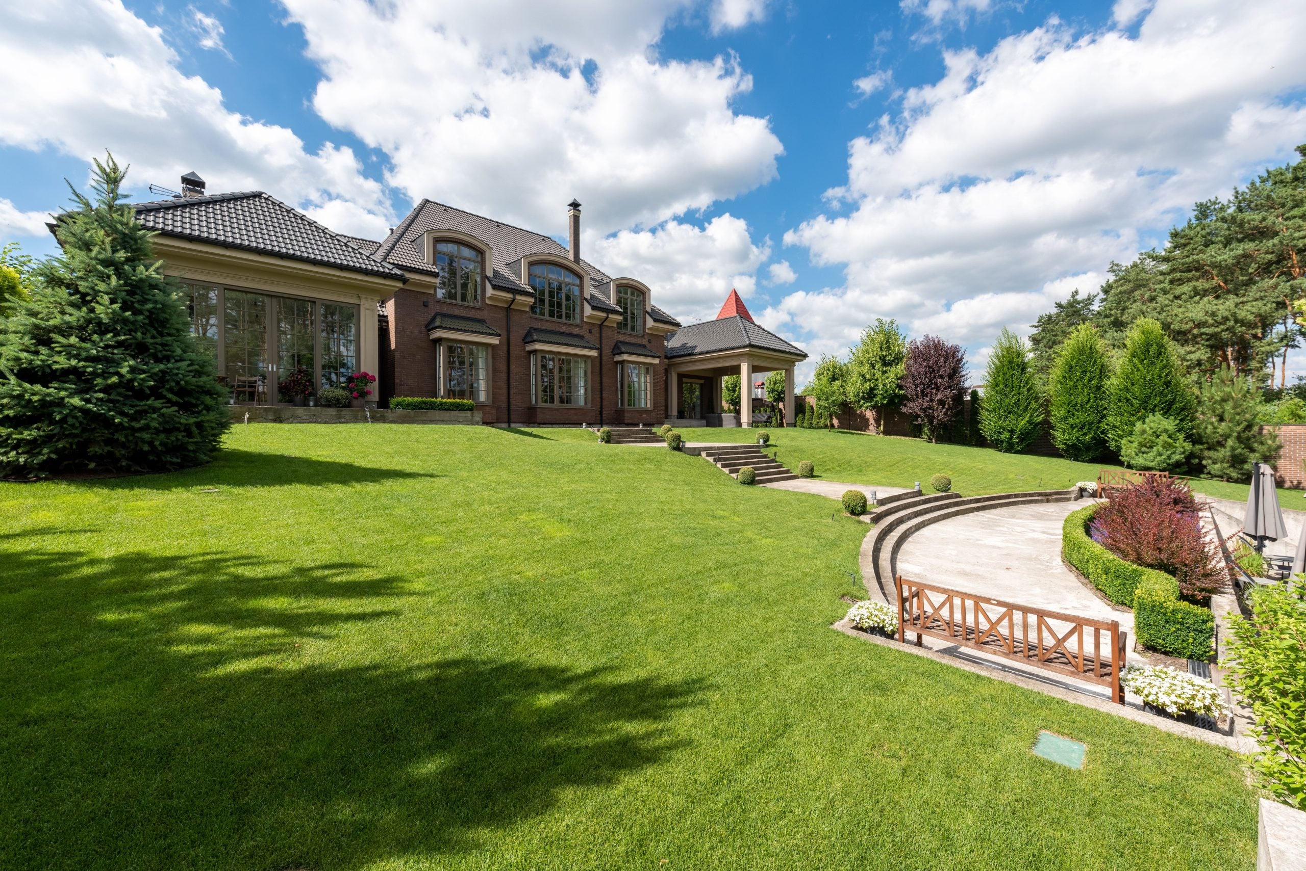 How to Landscape Your Home for Under $500 to Sell