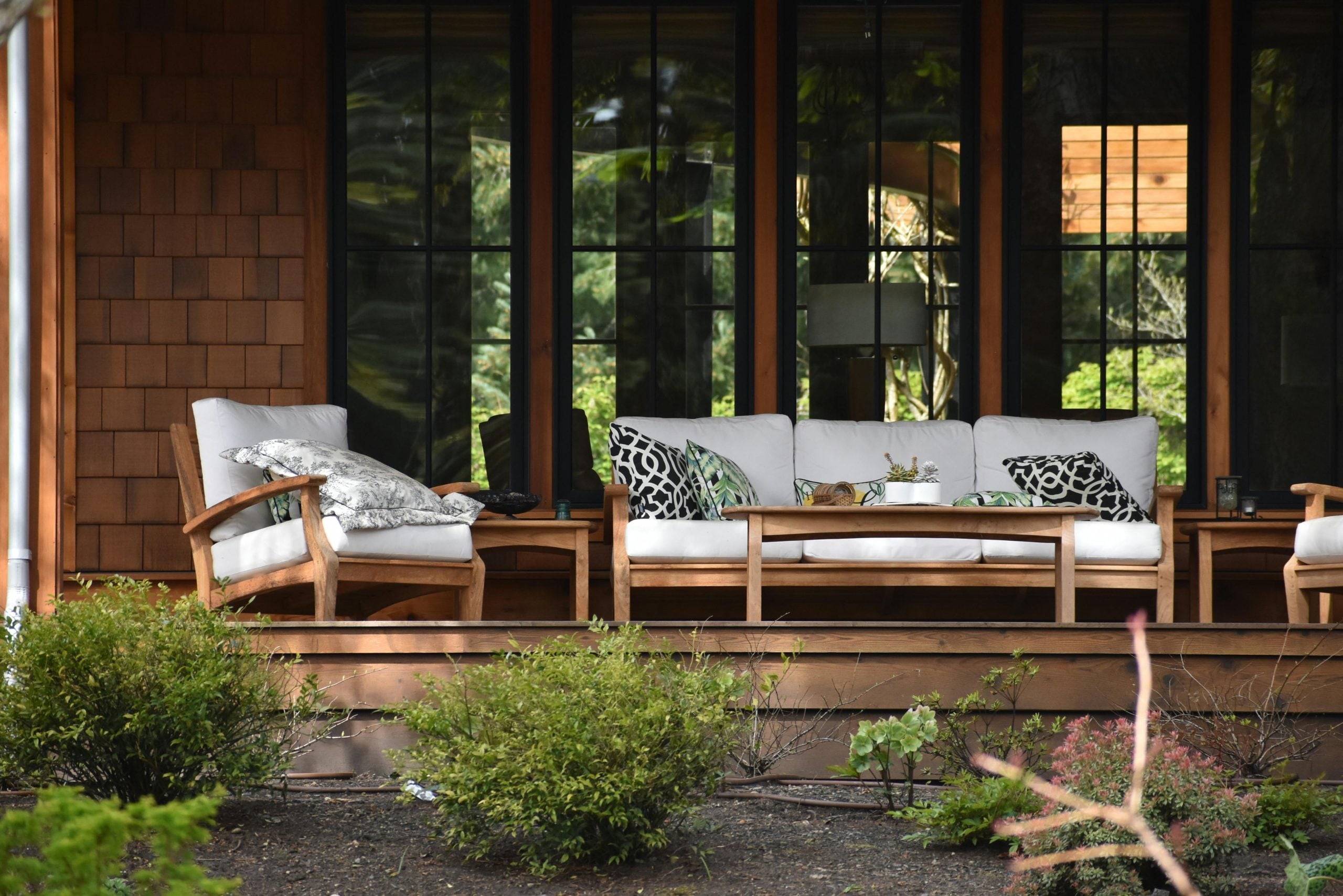 How Garden Sofas Can Transform Your Outdoor Living Space