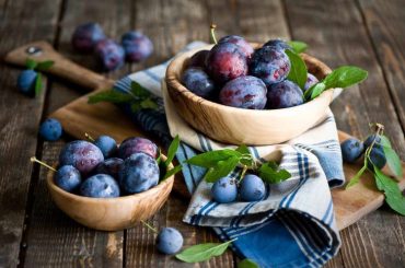 Should Plums Be Refrigerated?