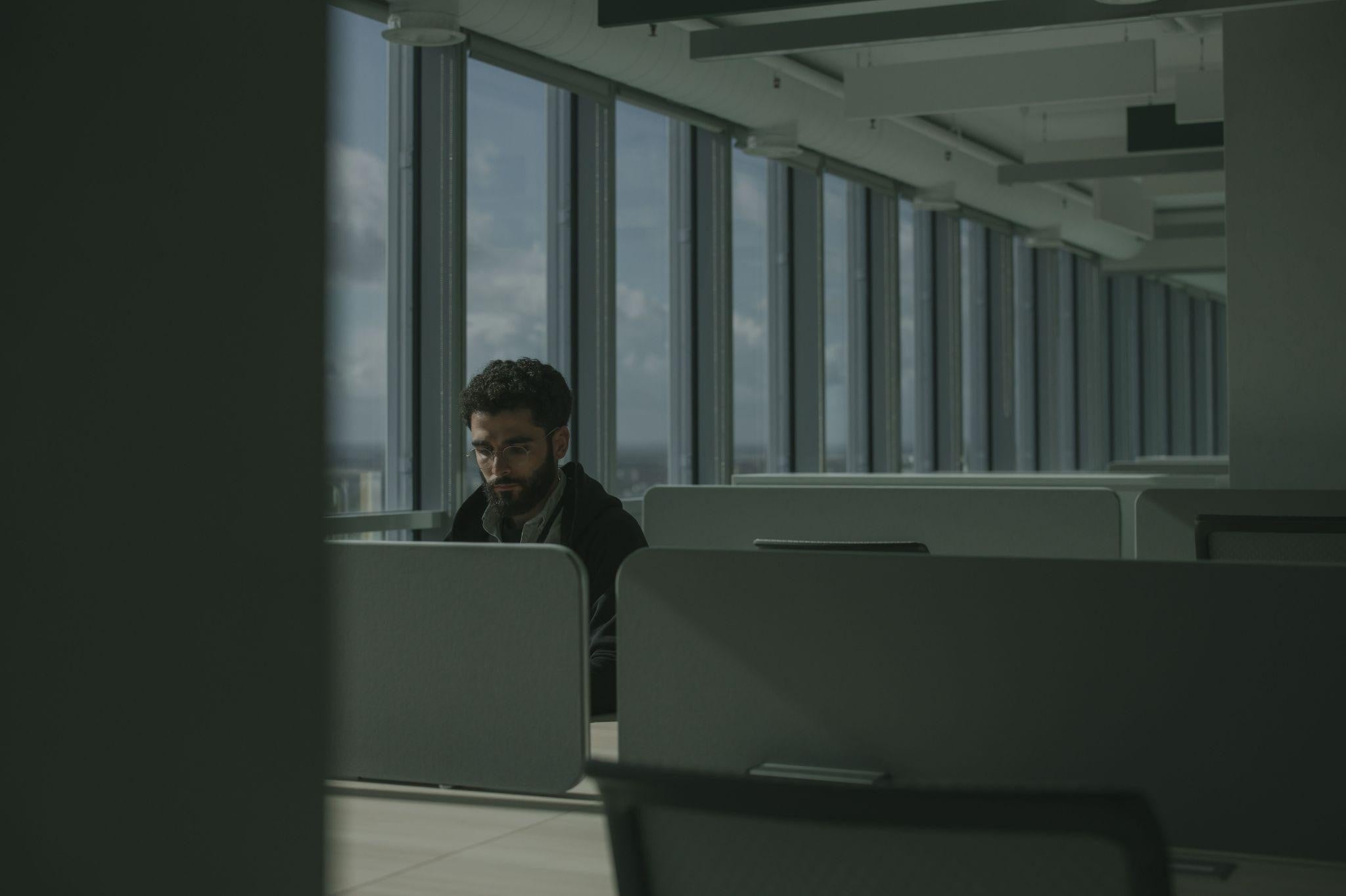 The Smarter Way to Set Up Your Office: From First Desk to Full Floor