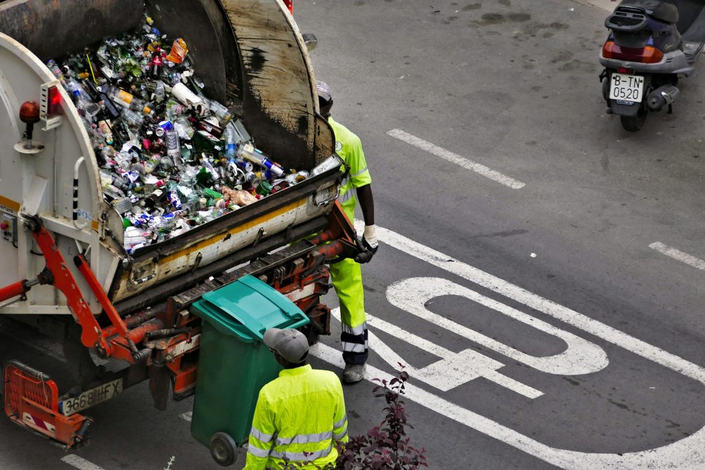 The Smart Way to Hire a Skip: What to Know Before It Arrives